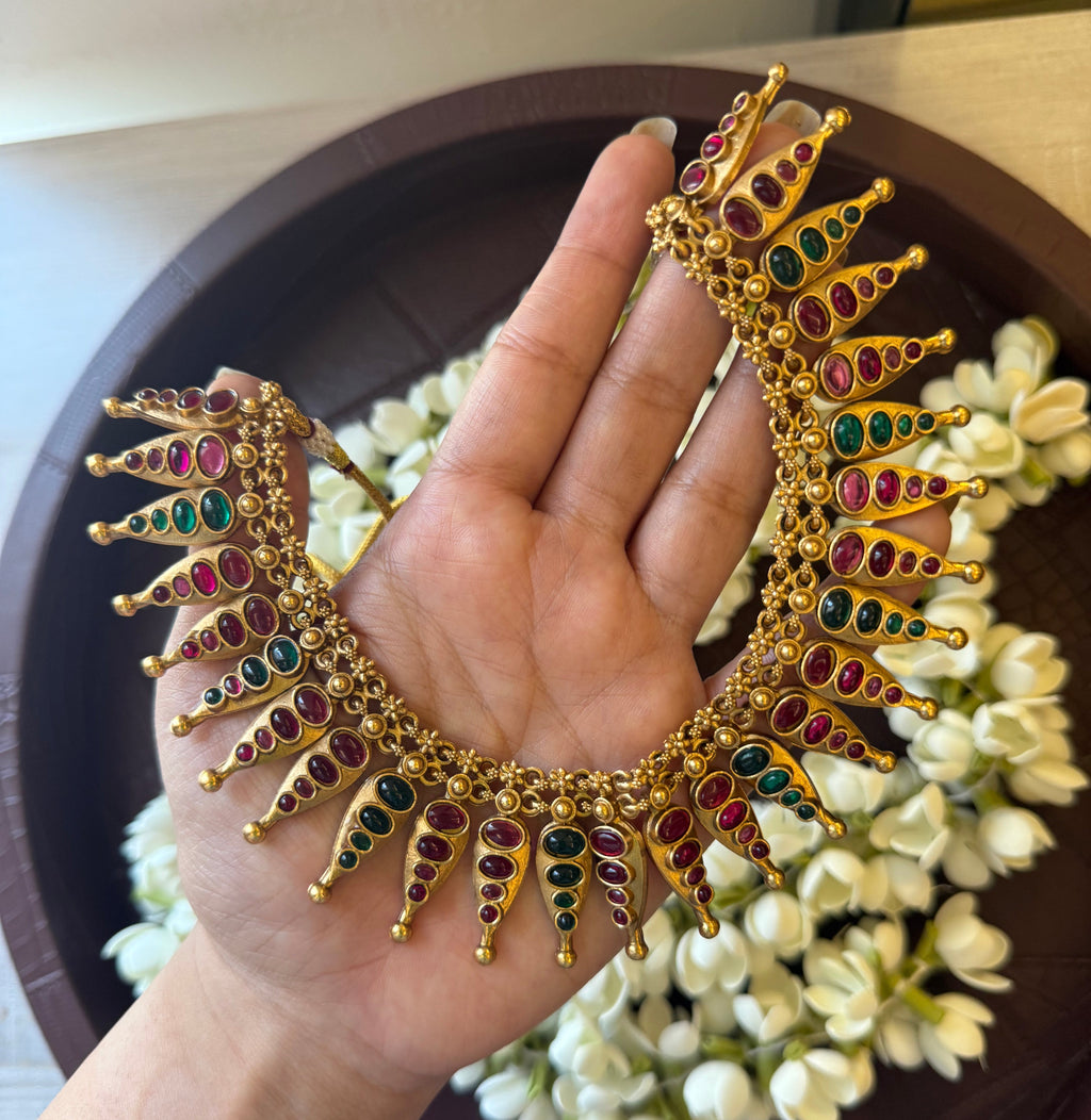 Non Idol Necklace With Earrings