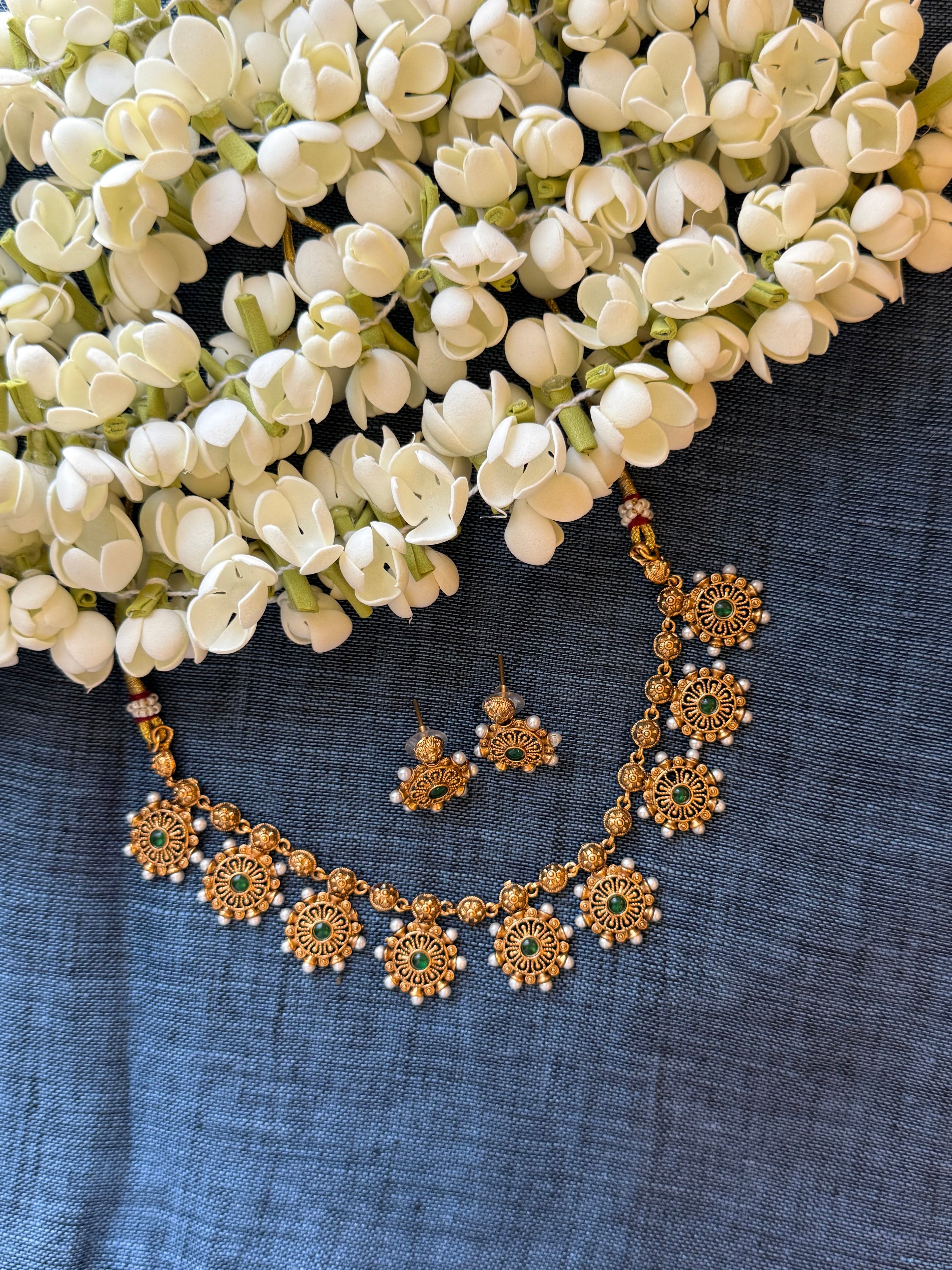 Non Idol Necklace with Earrings