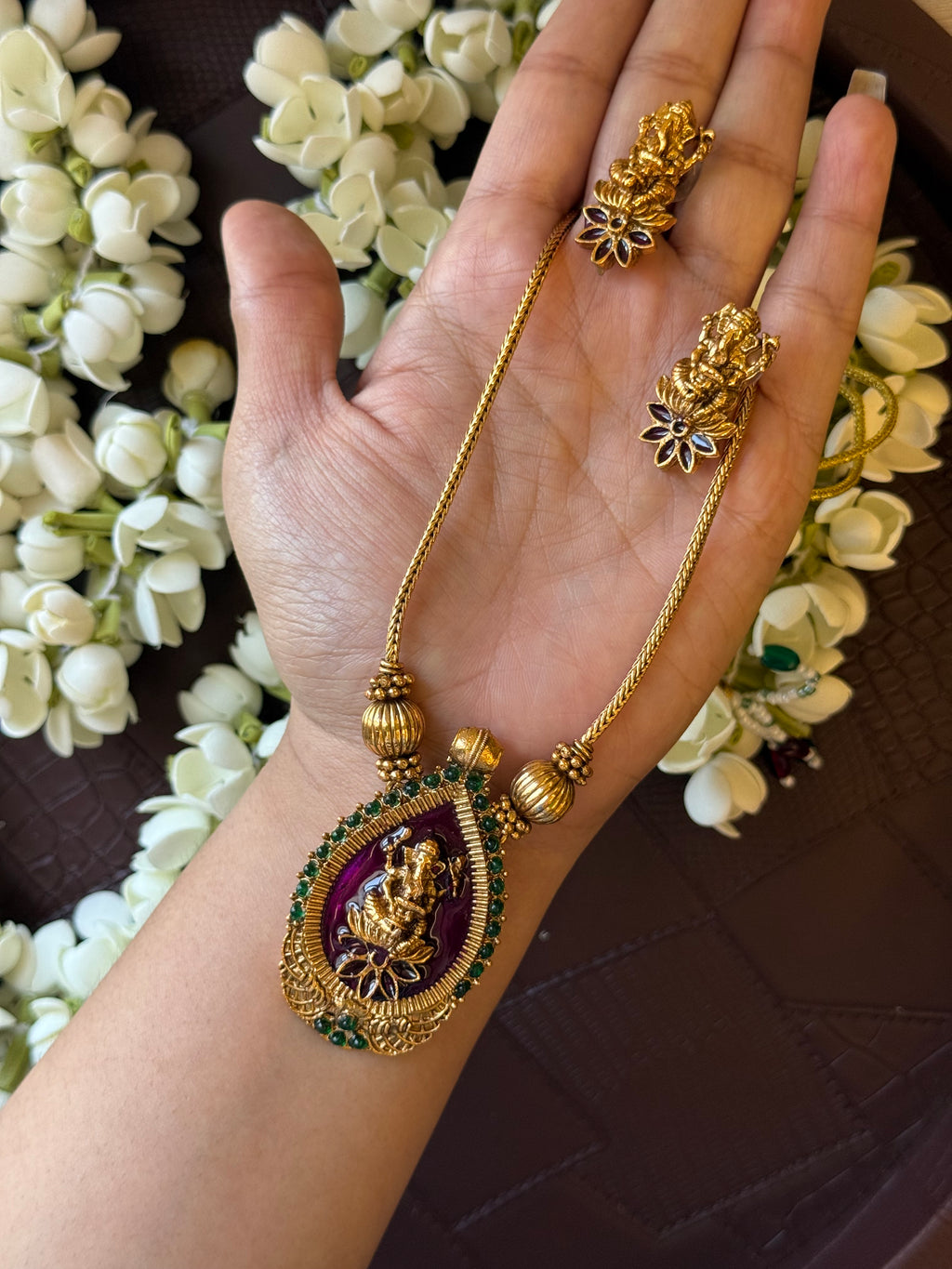 Vadarmalli  Necklace with Ganesha Earrings
