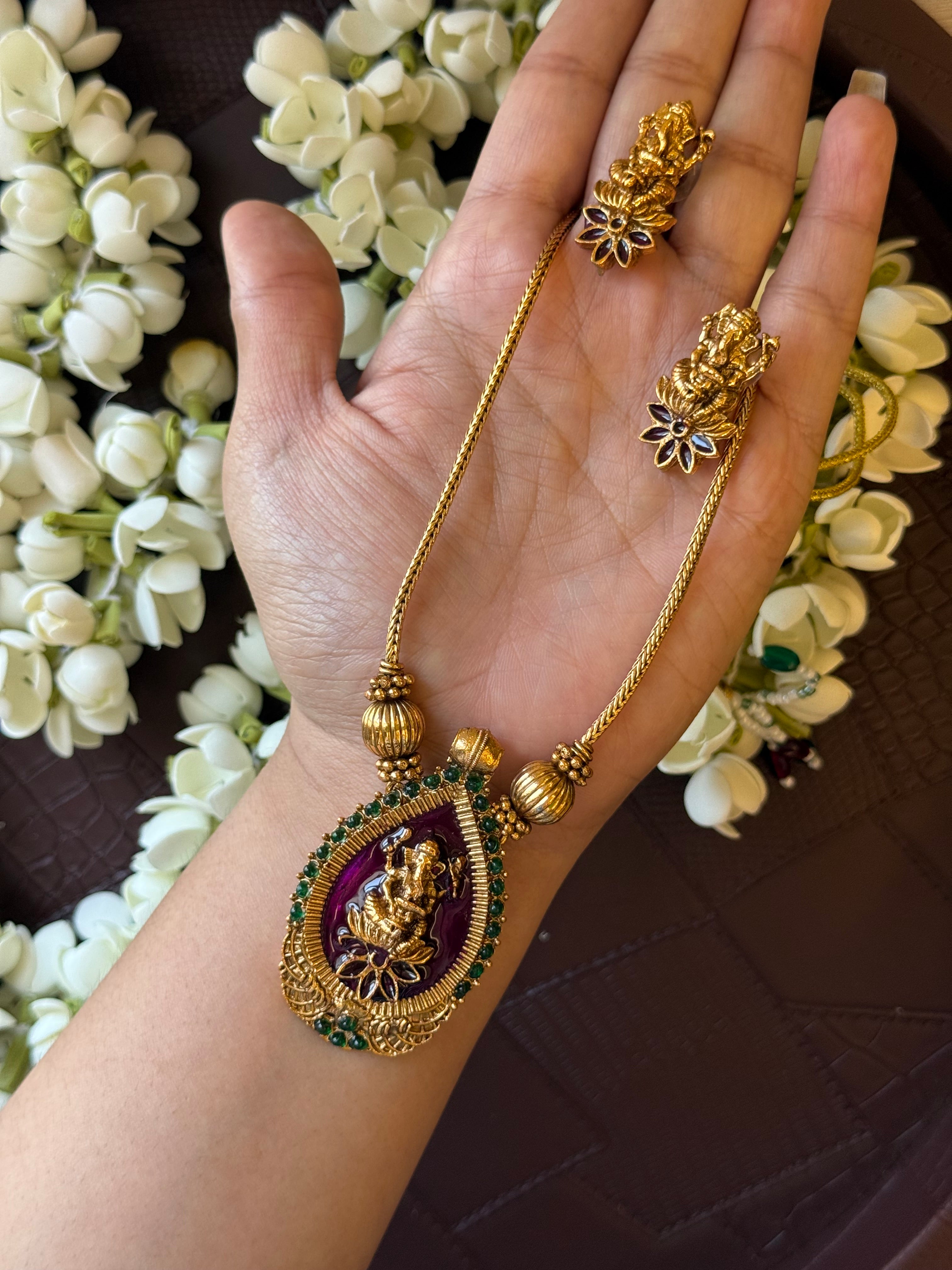 Vadarmalli  Necklace with Ganesha Earrings