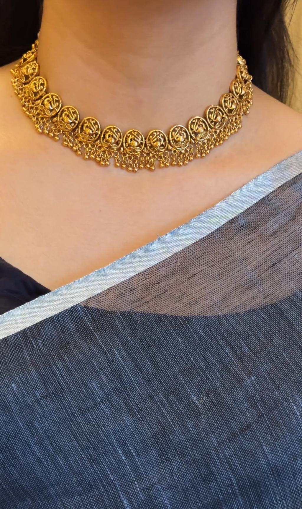Non Idol Gold Necklace with Earrings