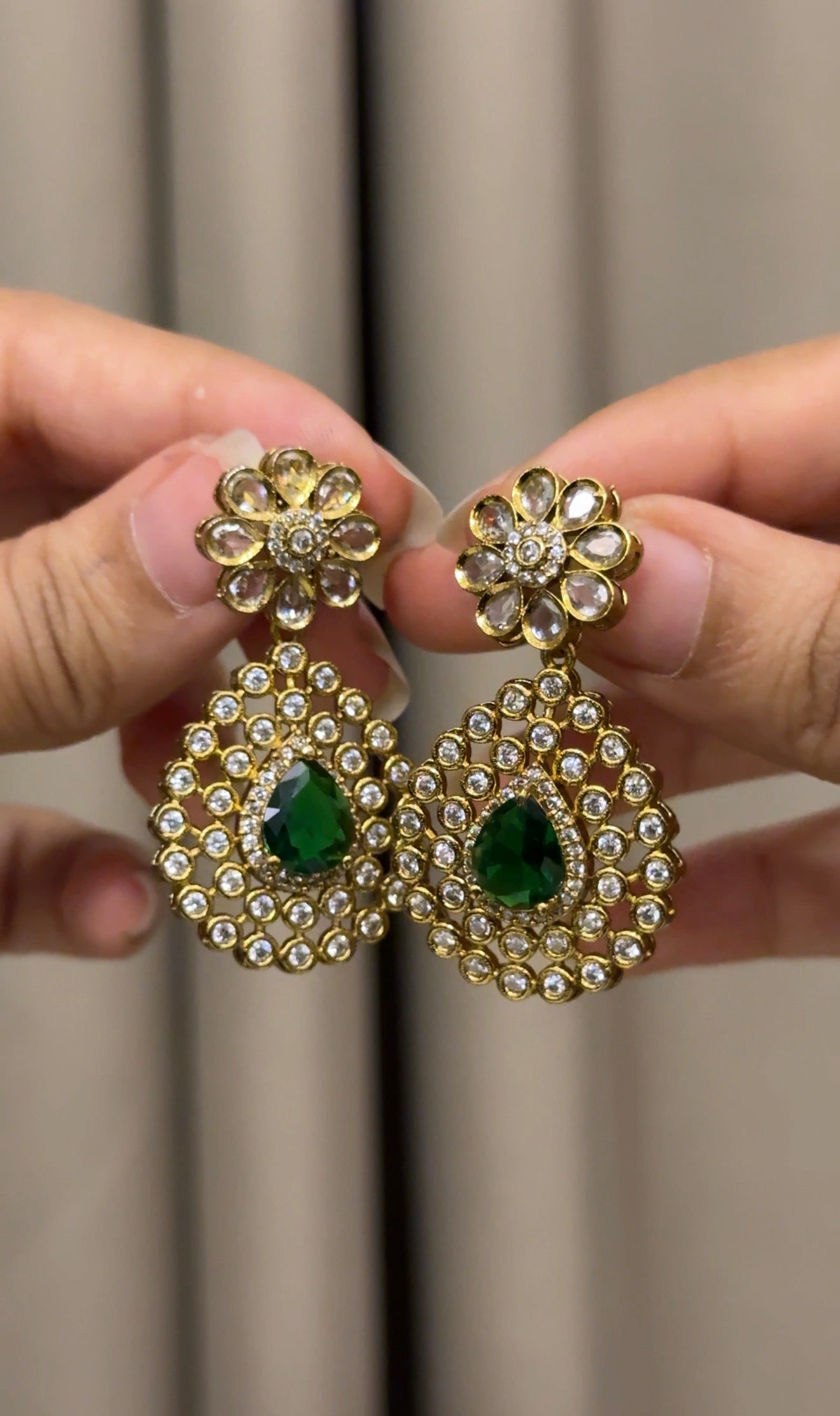 Emerald Diamond Hasli with Earrings