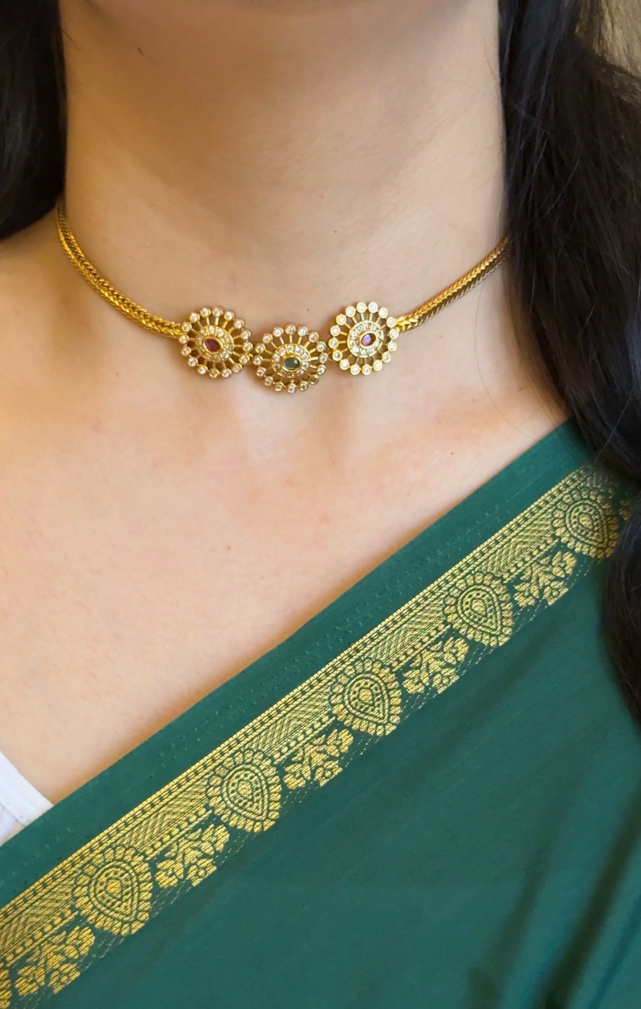 Three Flower choker Necklace with Earrings