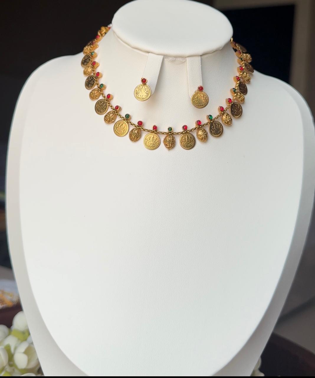 SIMPLE COIN NECKLASE WITH EARRINGS
