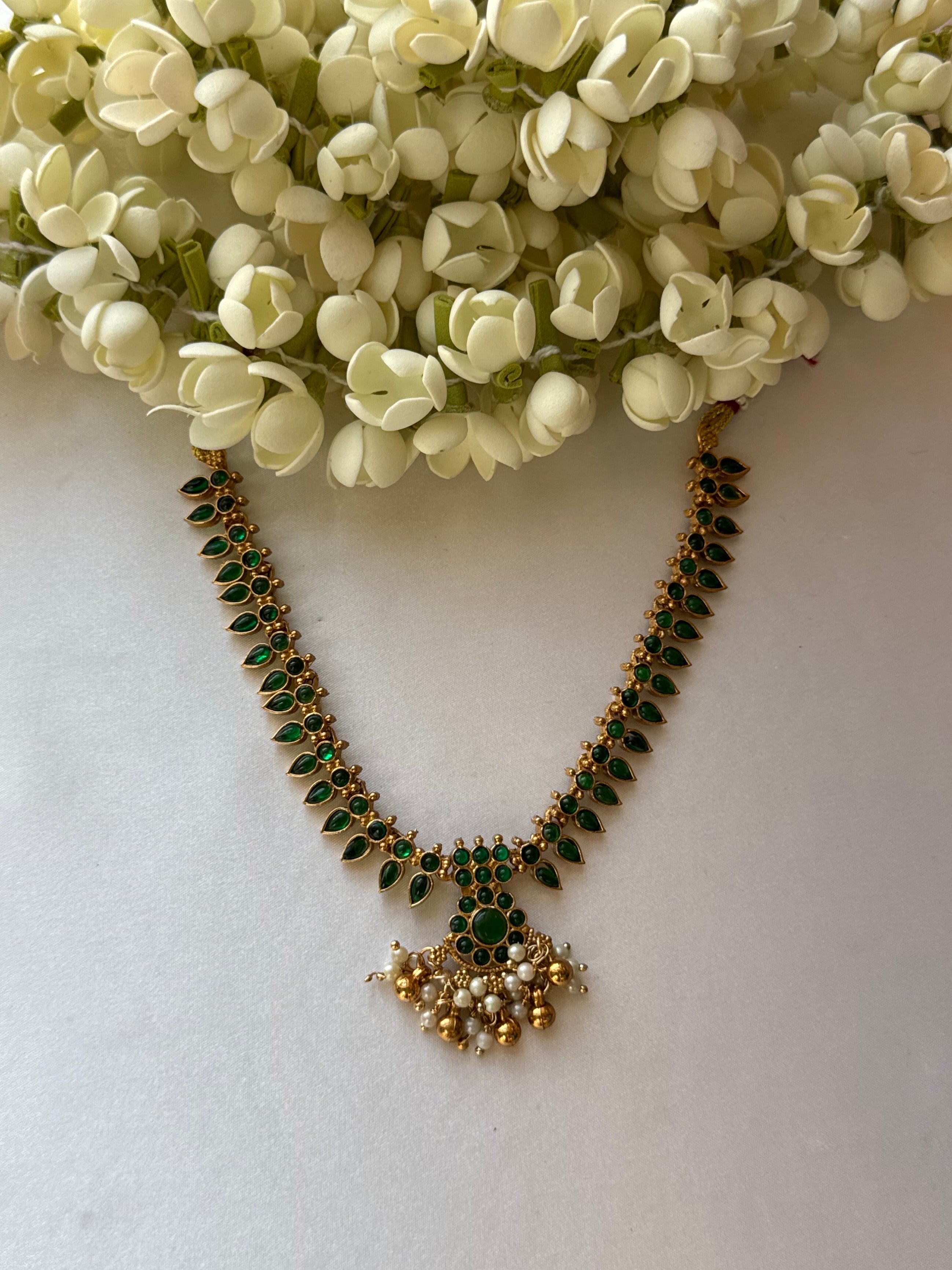 Green Kemp Necklace with Earrings
