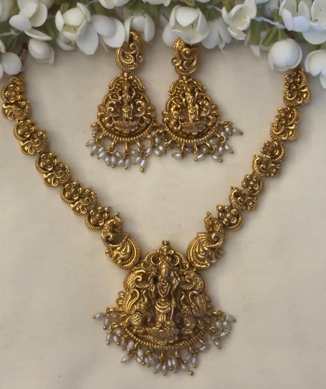 Hemangi Antique Necklace With Earings