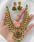 NON IDOL NECKLASE WITH EARINGS