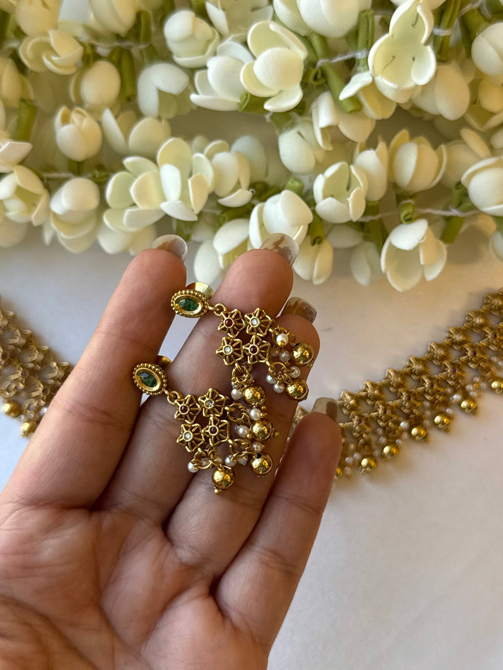 Hansika Necklace with Earrings