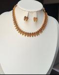 RED COLOR PETAL CHOCKER