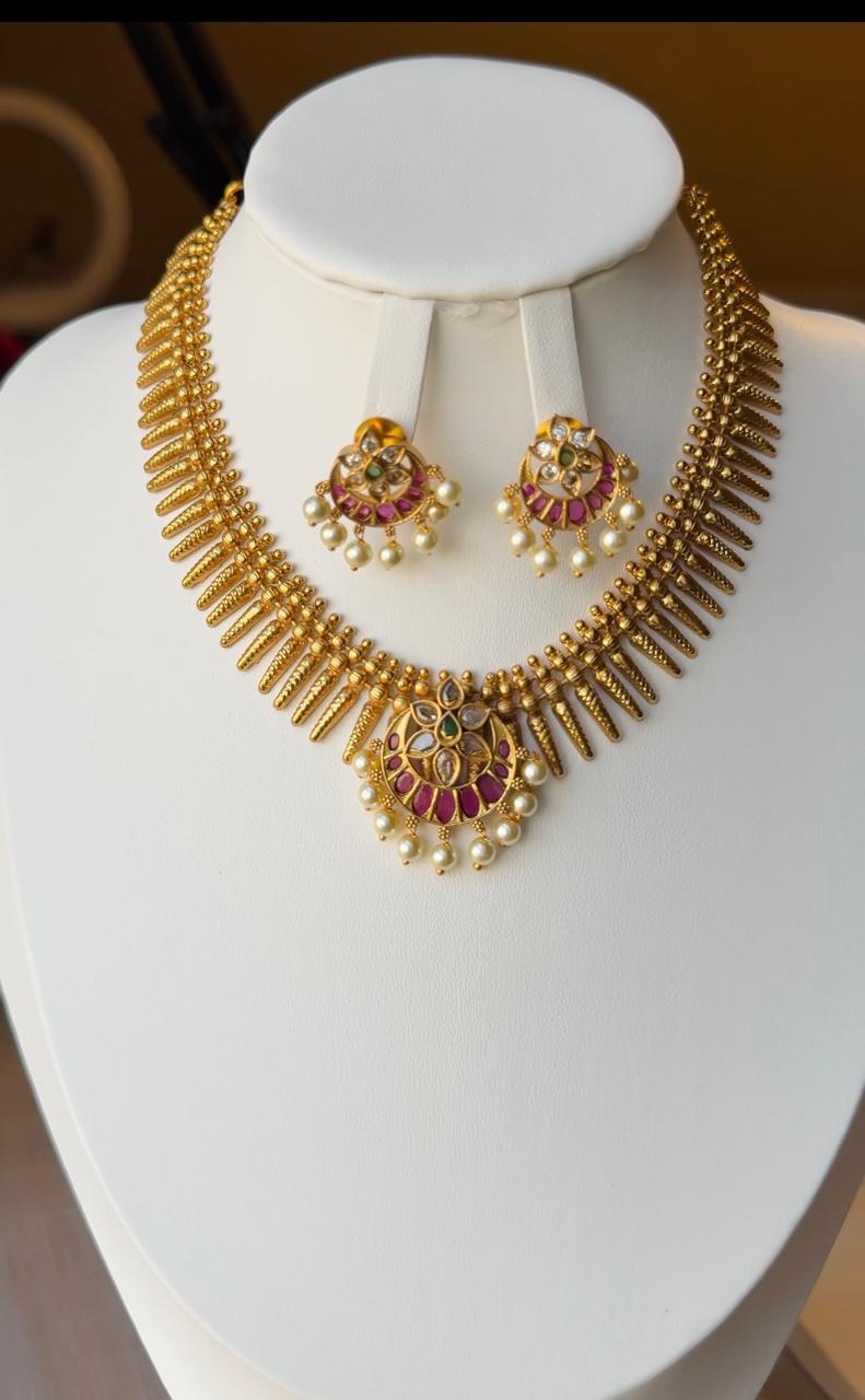 mulla mottu mala with earrings