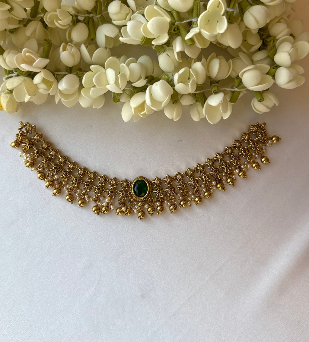 Hansika Necklace with Earrings