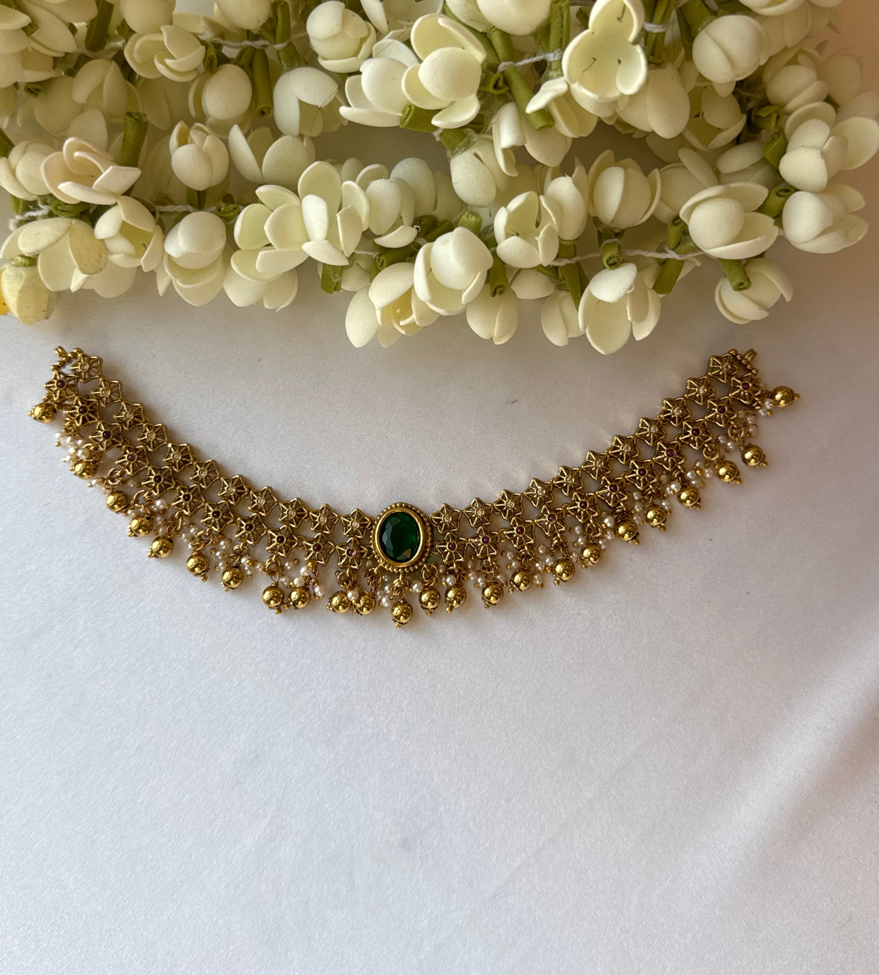 Hansika Necklace with Earrings