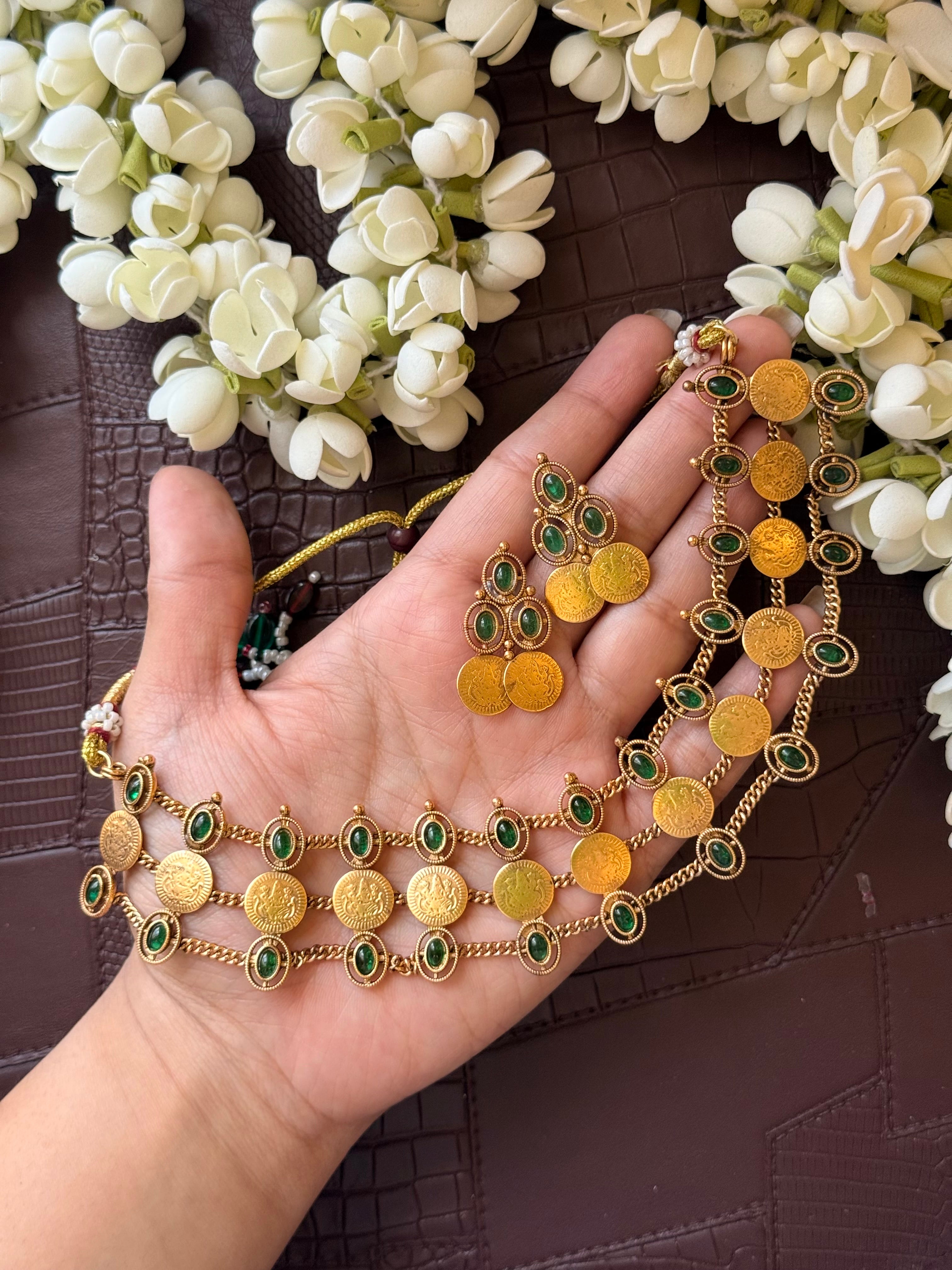 Emerald Choker With Earrings