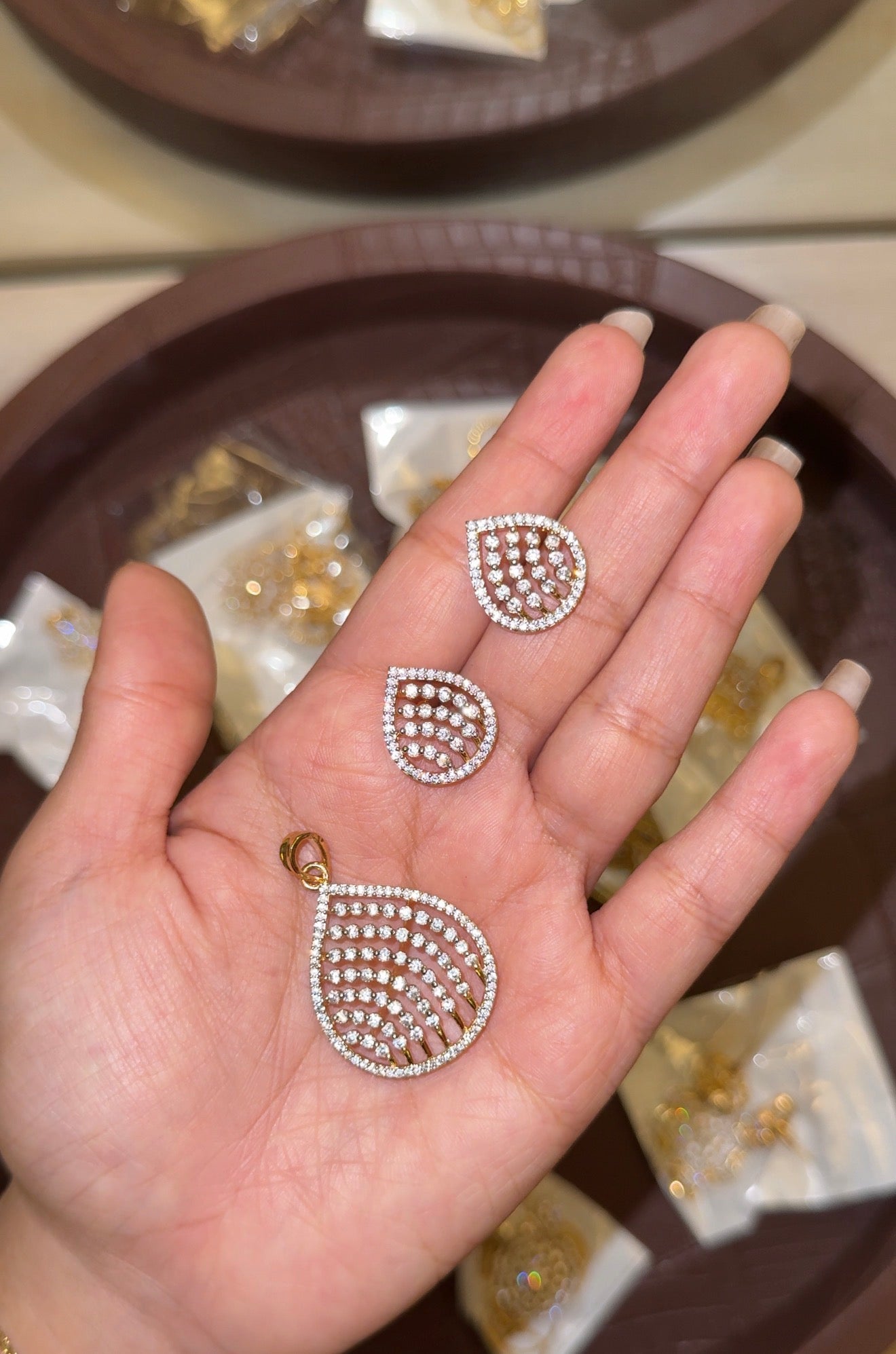 Diamond polish pendant set (with chain)