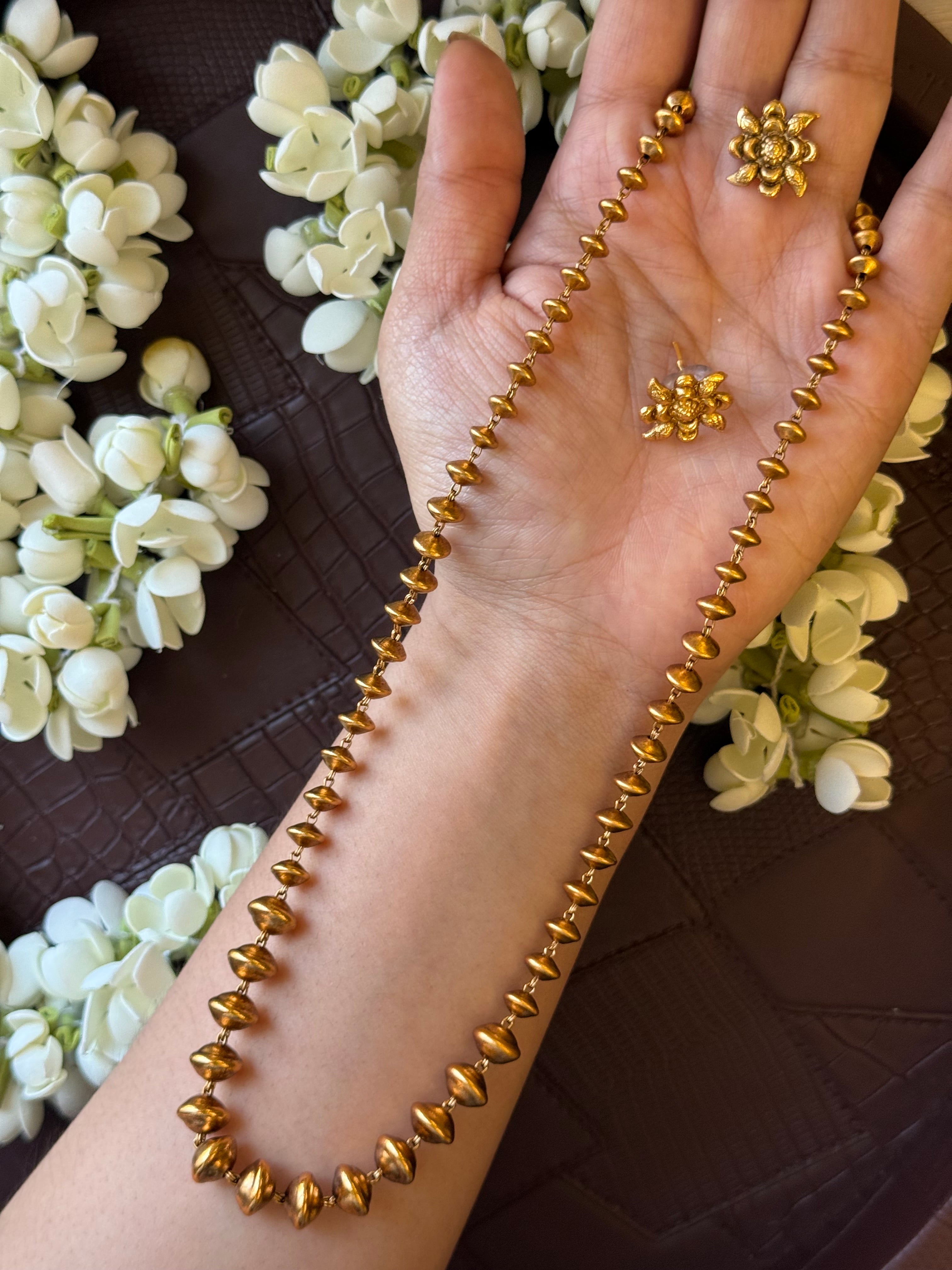 Non Idol Simple Gold chain with Earrings