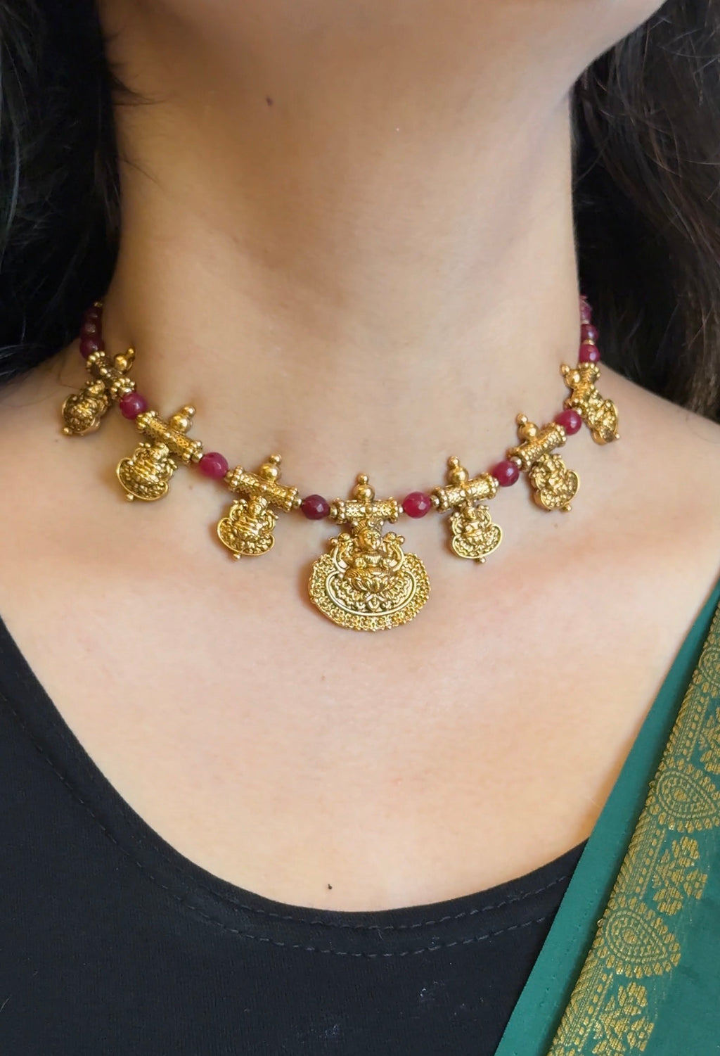 RED IDOL NECKLACE WITH EARRINGS