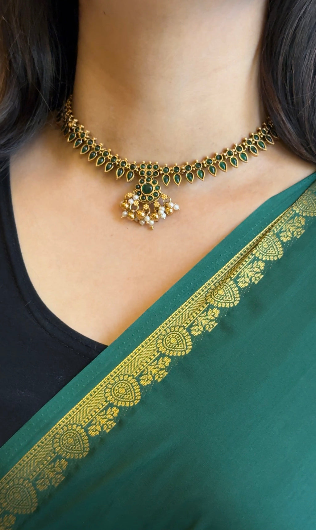 GREEN KEMP NECKLACE WITH EARRINGS