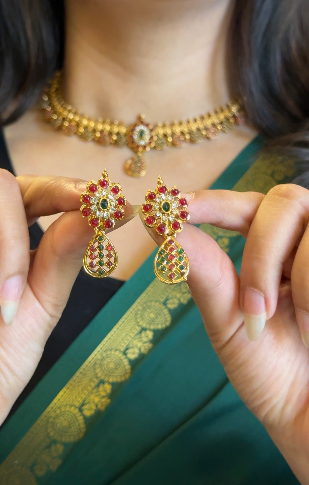 MULTI NON IDOL NECKLACE WITH EARRINGS