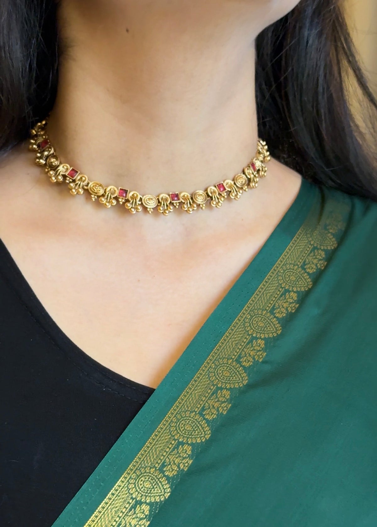 NON IDOL SIMPLE CHOKER WITH EARRINGS