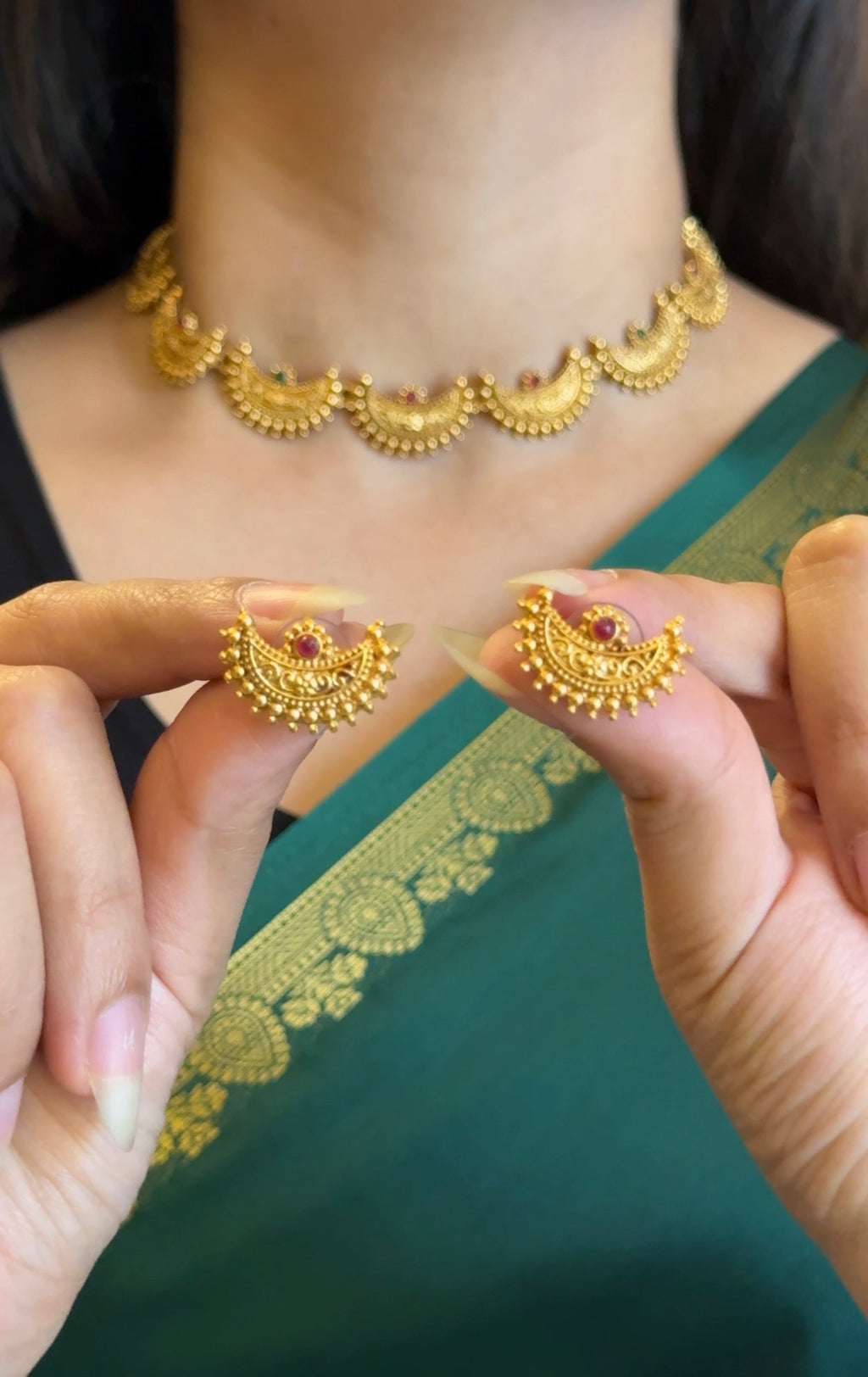 CHANDRA NECKLACE WIH EARRINGS
