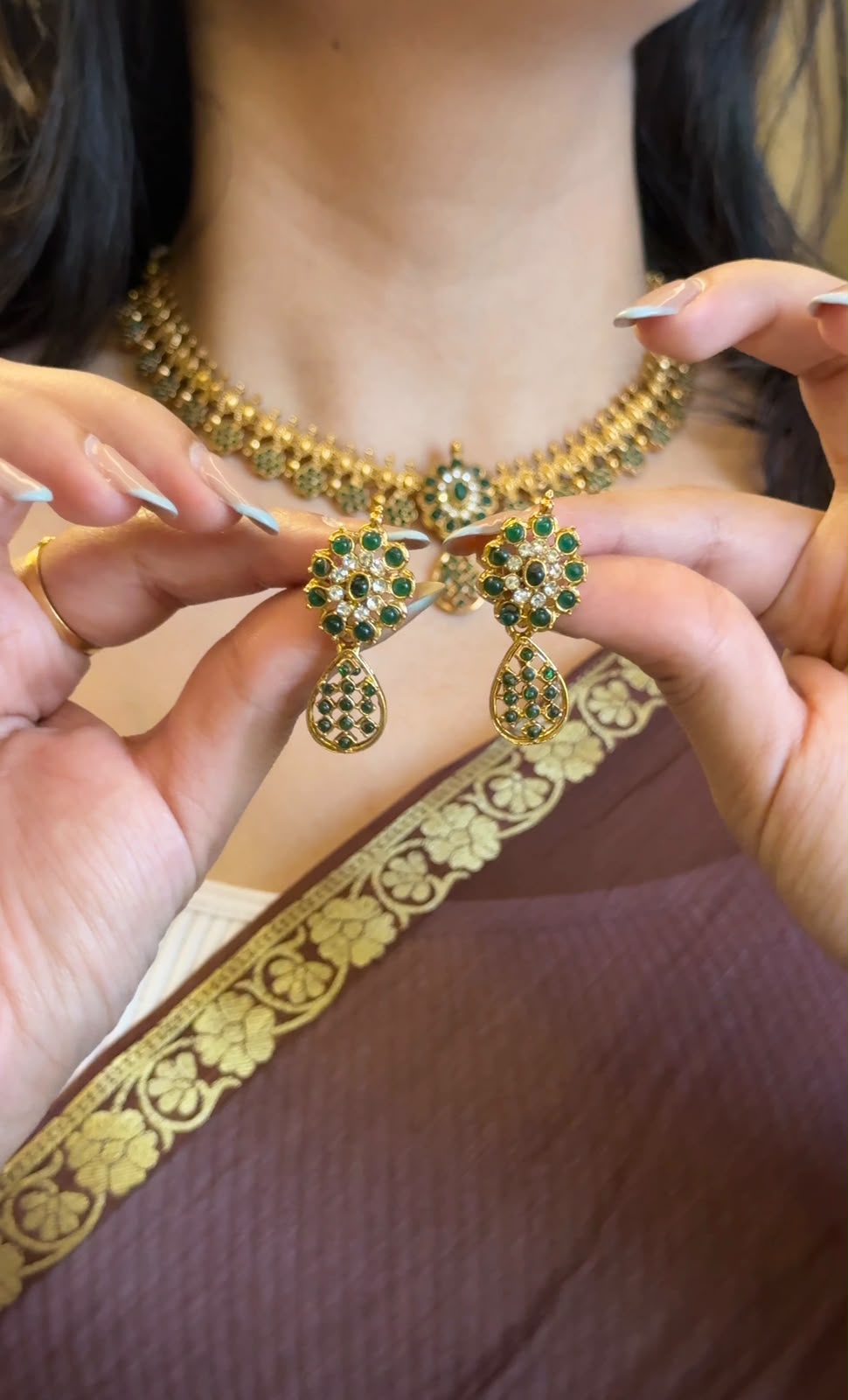 Green Non Idol Necklace with earrings