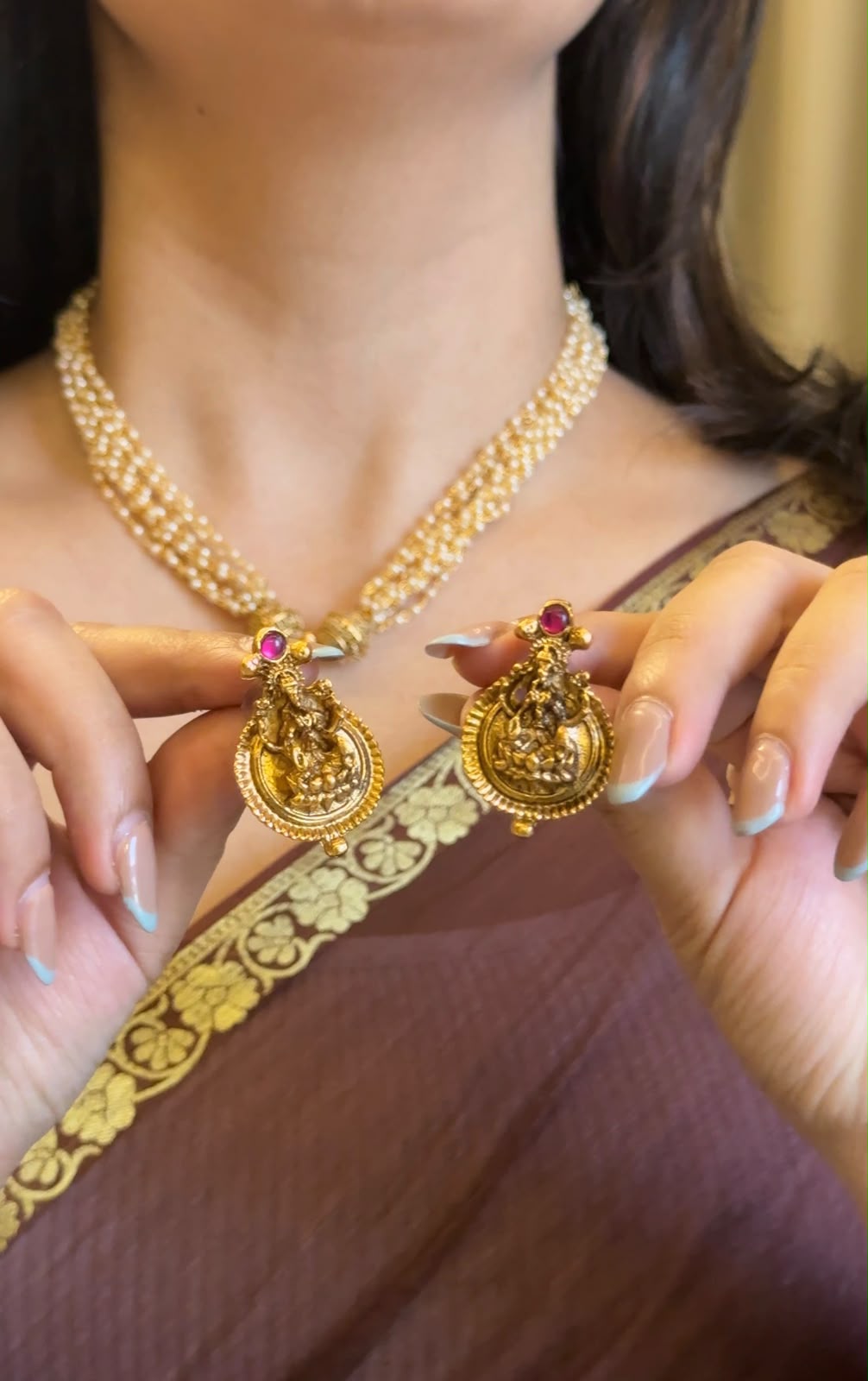 Pearl Idol Necklace with Earrings